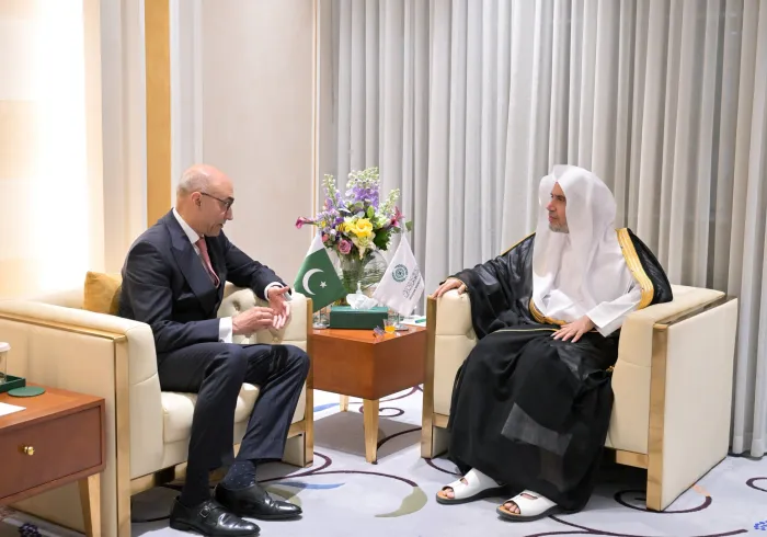 Yang Mulia Sekretaris Jenderal LMD, Syekh Dr. Mohammed Al-Issa , menerima kunjungan Yang Mulia Duta Besar Republik Islam Pakistan untuk Kerajaan Arab Saudi, Tuan Ahmad Farooq