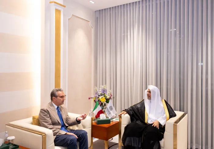 Yang Mulia Sekretaris Jenderal LMD, Syekh Dr. Mohammed Al-Issa , menerima kunjungan Duta Besar Republik Italia untuk Kerajaan Arab Saudi, Tuan Carlo Baldocci
