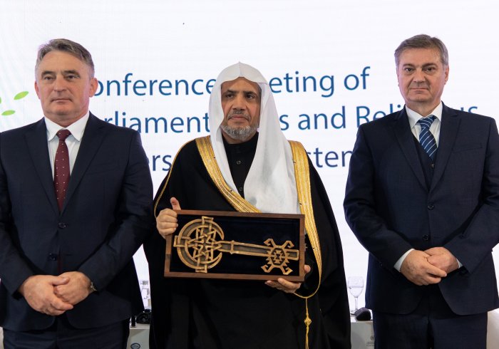 In the esteemed presence of His Excellency, the President of Bosnia and Herzegovina, and Benjamina Karić, Mayor of Sarajevo, the "Key to Sarajevo" was awarded to His Excellency Sheikh Dr. Mohammed Al-Issa