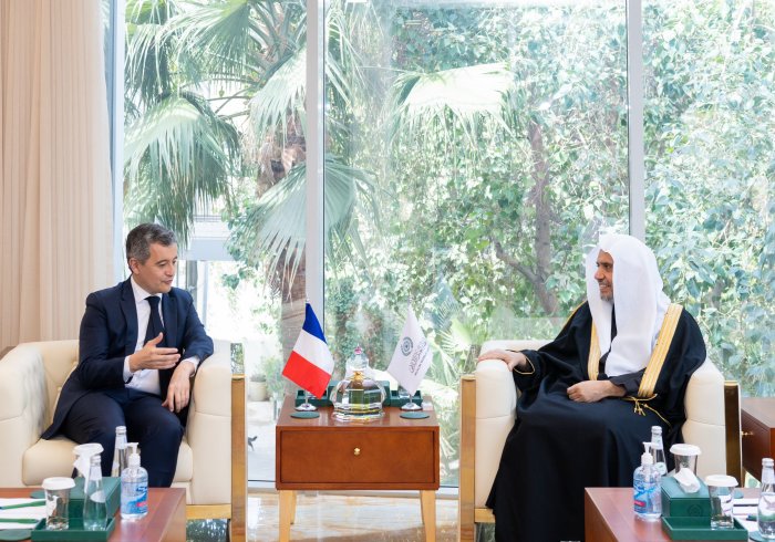 Yang Mulia Sekretaris Jenderal LMD, Ketua Asosiasi Ulama Muslim, Syekh Dr.  Mohammed Alissa , menerima Menteri Dalam Negeri dan Wilayah Luar Negeri Republik Prancis, Tuan Gérald Darmanin, di kantor cabang LMD di Riyadh