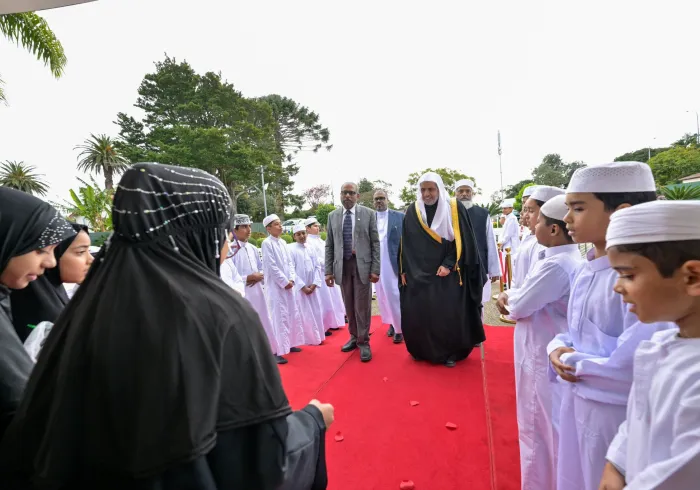 معالي الأمين العام، رئيسُ هيئة علماء المسلمين، فضيلةُ الشيخ د. ⁧‫محمد العيسى‬⁩ ‬⁩، يزُورُ أكبر جوامع نيوزيلندا، جامع المُصطفى، ويجتمعُ مع القائمين عليه؛ مسؤولي جمعية جنوب أوكلاند الإسلامية (SAMA)، كما يلتقي طُلابَ تحفيظِ القرآن الكريم في الجامِع
