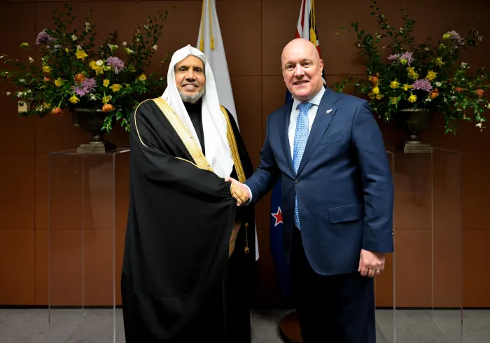 استقبل دولة رئيس الوزراء النيوزيلندي، السيد كريستوفر لوكسون، معالي الأمين العام، رئيسَ هيئة علماء المسلمين، فضيلةَ الشيخ د.⁧‫محمد العيسى‬⁩ ‬⁩، في العاصمة النيوزيلندية "ويلينغتون"
