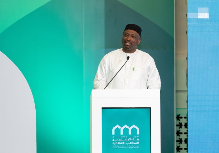 Le Secrétaire Général de l'Académie Internationale de Jurisprudence Islamique, le Professeur  Koutoub Moustapha Sano, lors de la séance de clôture de la conférence : « Construire des ponts entre les écoles islamiques » :