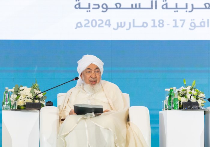 Cheikh Abdullah bin Al-Sheikh Al-Mahfuz bin Bayyah, président du Conseil des Émirats pour les avis juridiques, membre de l'Académie de jurisprudence islamique, lors de la séance d'ouverture de la conférence :