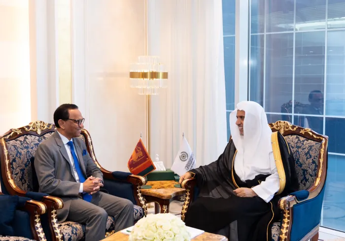 Yang Mulia Sekretaris Jenderal LMD, Ketua Organisasi Ulama Muslim, Syekh Dr. Mohammed Alissa bertemu dengan Yang Mulia Duta Besar Republik Sri Lanka untuk Kerajaan Arab Saudi
