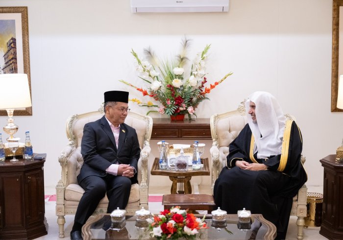 Yang Mulia Sekretaris Jenderal LMD, Ketua Organisasi Ulama Muslim, Dr. Mohammed Alissa   , menerima kunjungan Yang Mulia Dr. Mohd Naim bin Mokhtar