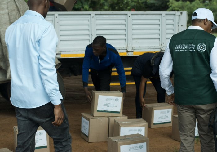 Muslim World League continues its urgent relief campaign, providing food and shelter materials in direct coordination with the relevant government authorities