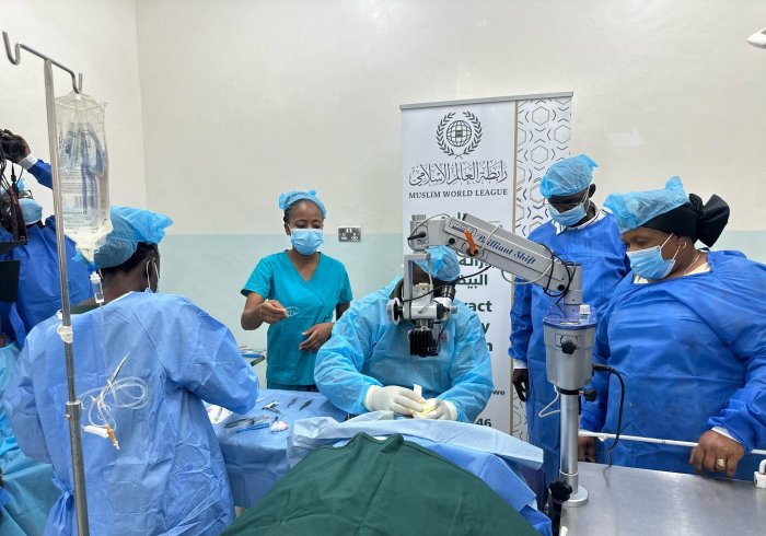 This time, the light shines in Zimbabwe, reaching the most vulnerable. Here are scenes from the Blindness Prevention Project, implemented by the Muslim World League in Africa, in partnership with governmental and civil society institutions.