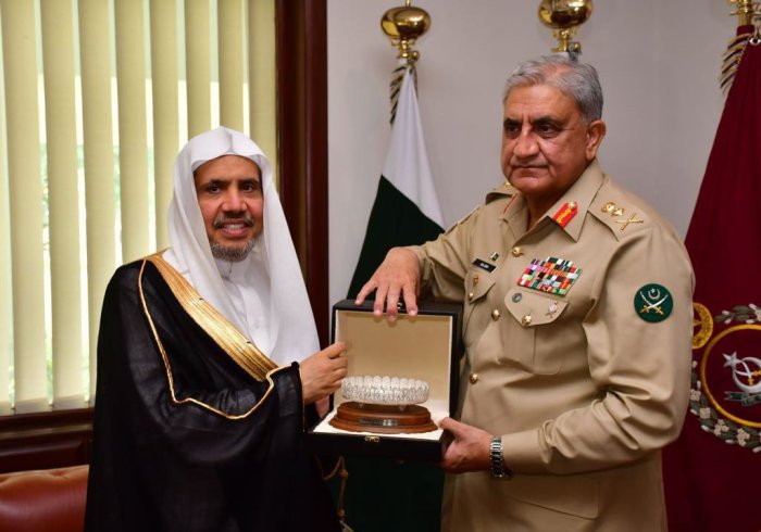 معالي الشيخ د.محمد العيسى يلتقي في إسلام آباد، معالي قائد الجيش الباكستاني الفريق أول ركن قمر جاويد