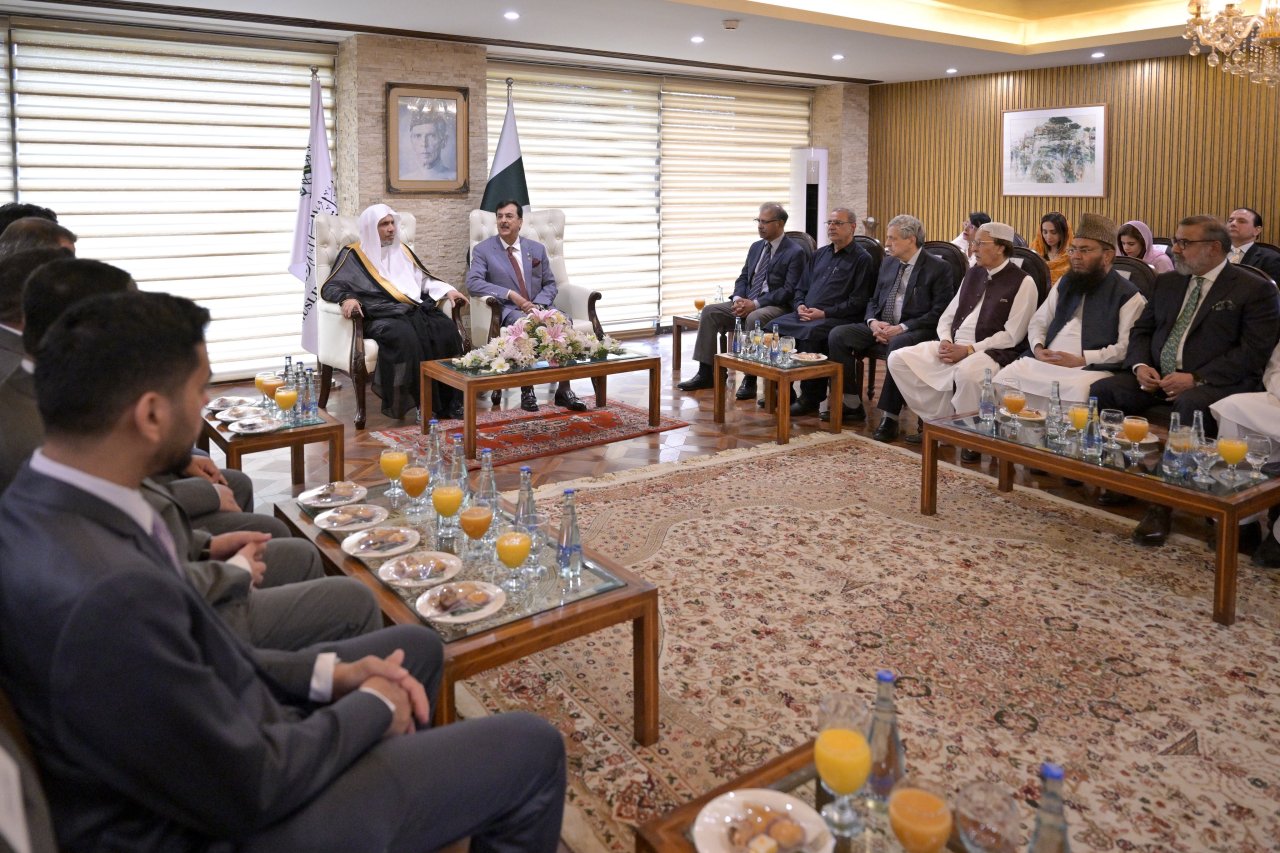 رئيس مجلس الشيوخ ورئيس المحكمة العليا الباكستانيان يستقبلان أمين عام رابطة العالم الإسلامي