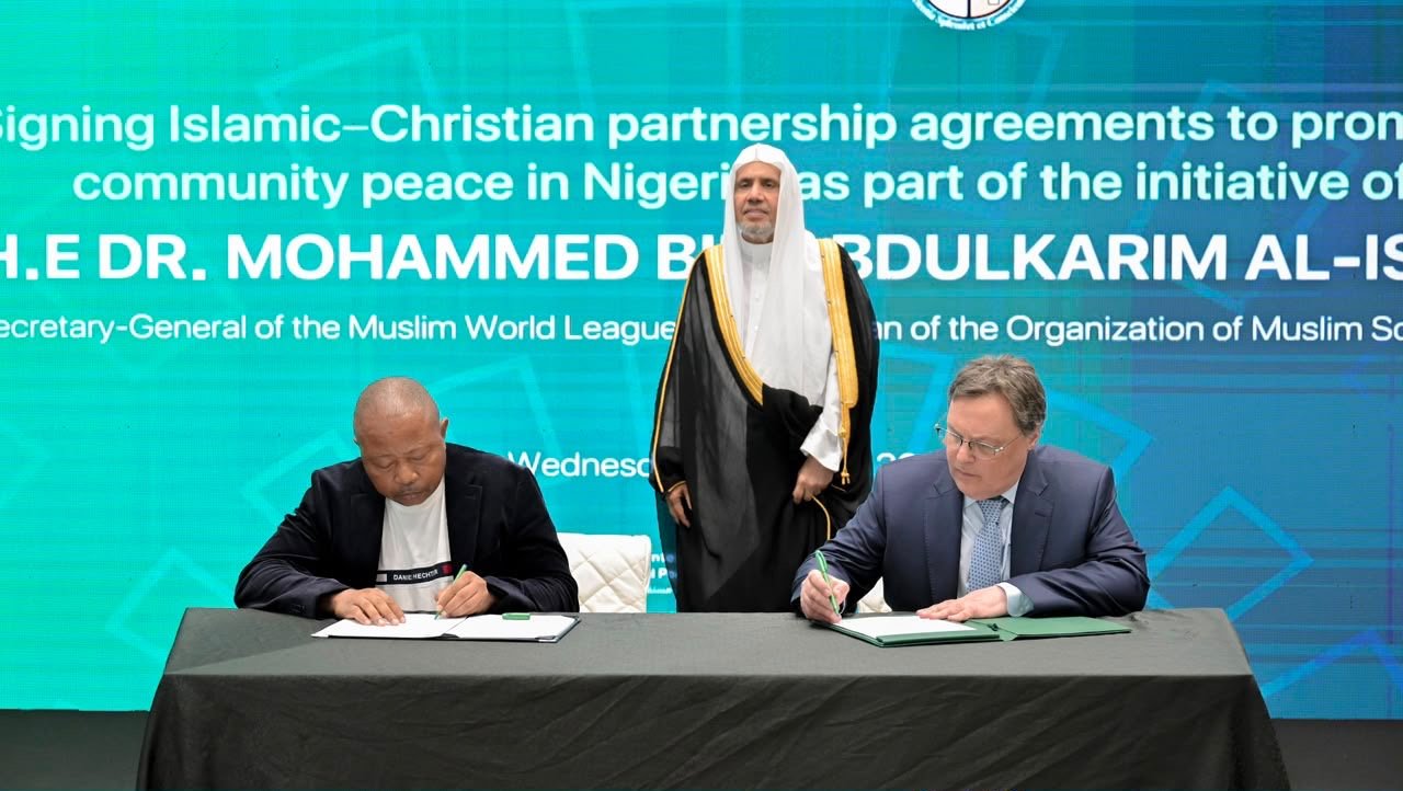 دبیرکل سازمان همبستگی جهان اسلام شاهد نشست میزگرد رهبران اسلامی و مسیحی در نیجریه و امضای توافق‌نامه‌های آن بود