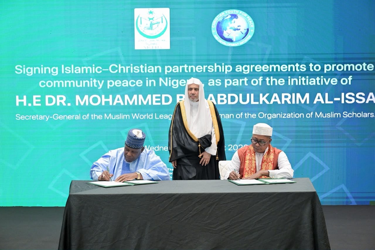 دبیرکل سازمان همبستگی جهان اسلام شاهد نشست میزگرد رهبران اسلامی و مسیحی در نیجریه و امضای توافق‌نامه‌های آن بود