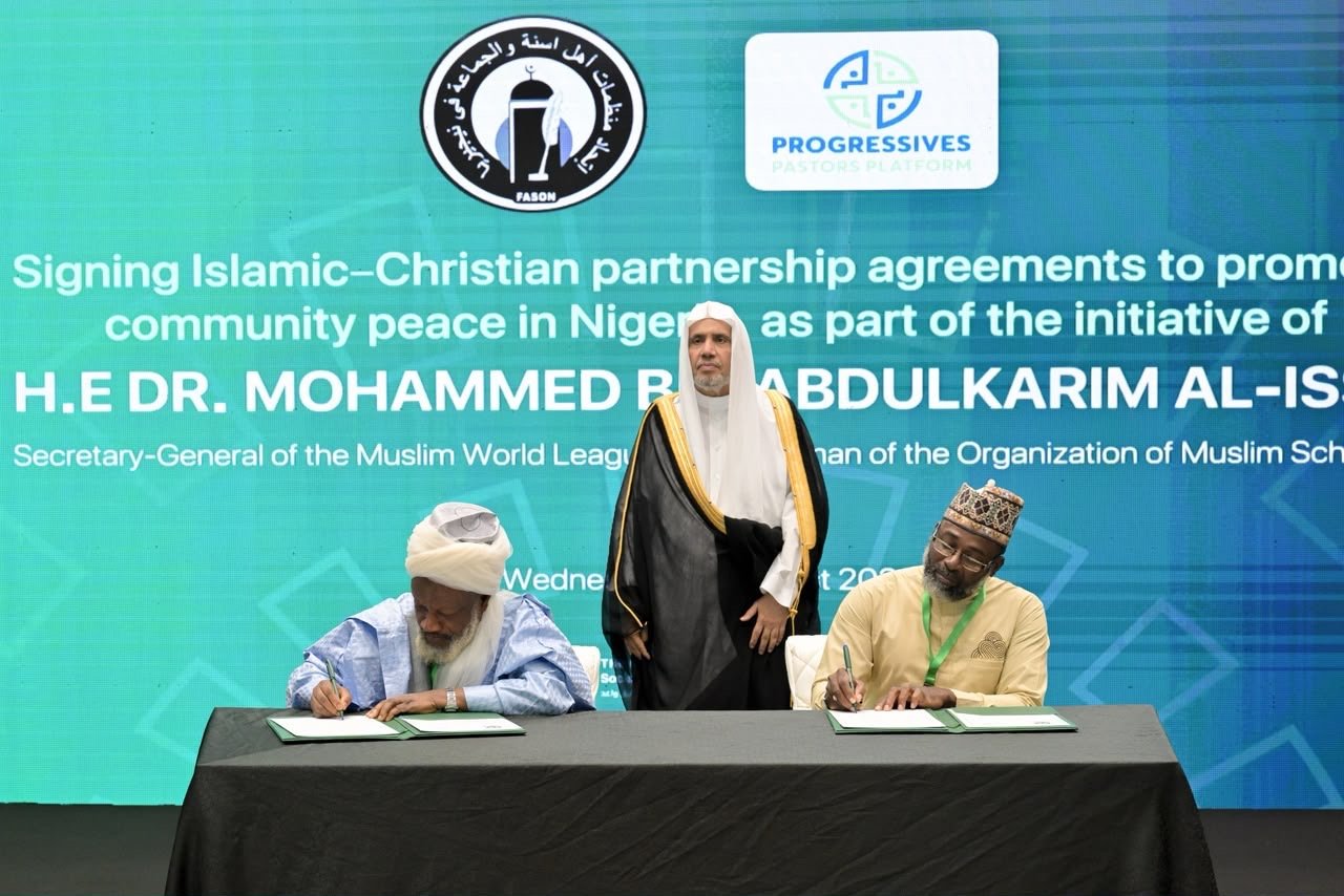 دبیرکل سازمان همبستگی جهان اسلام شاهد نشست میزگرد رهبران اسلامی و مسیحی در نیجریه و امضای توافق‌نامه‌های آن بود