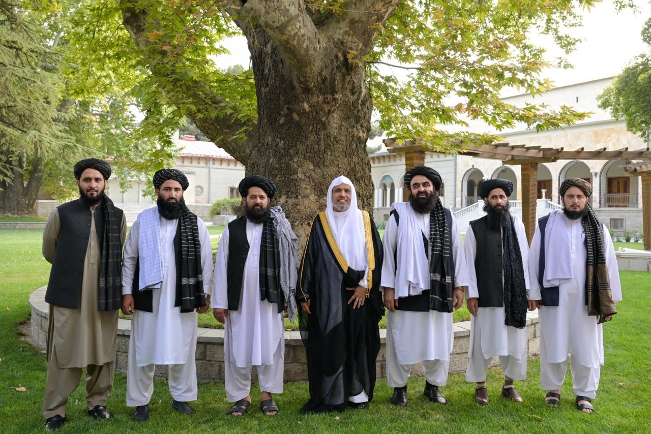 H.E. Sheikh Dr. Mohammed Alissa, Secretary-General of the Muslim World League (MWL) and Chairman of the Organization of Muslim Scholars, met with H.E. Mawlawi Amir Khan Muttaqi, Minister of Foreign Affairs of Afghanistan, in the Security Council Hall at the Presidential Palace.