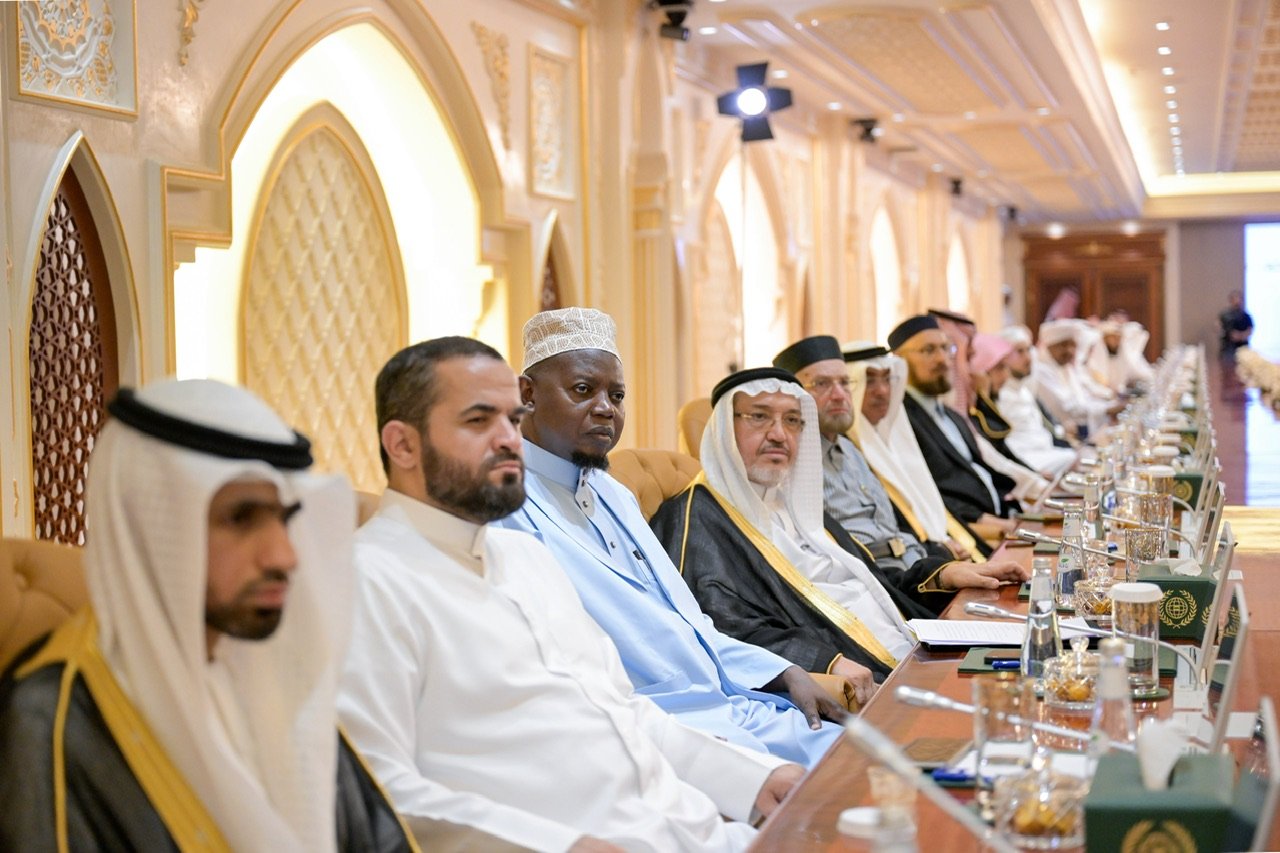 In service to the Holy Qur’an, a distinguished group of specialized scholars, researchers, reciters, and educators of the Qur’an, together with representatives from fifty international digital Maqari’ (Qur’anic recitation platforms) exemplifying advanced efforts in remote recitation through modern communication technologies