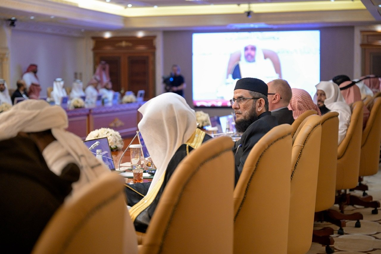 In service to the Holy Qur’an, a distinguished group of specialized scholars, researchers, reciters, and educators of the Qur’an, together with representatives from fifty international digital Maqari’ (Qur’anic recitation platforms) exemplifying advanced efforts in remote recitation through modern communication technologies