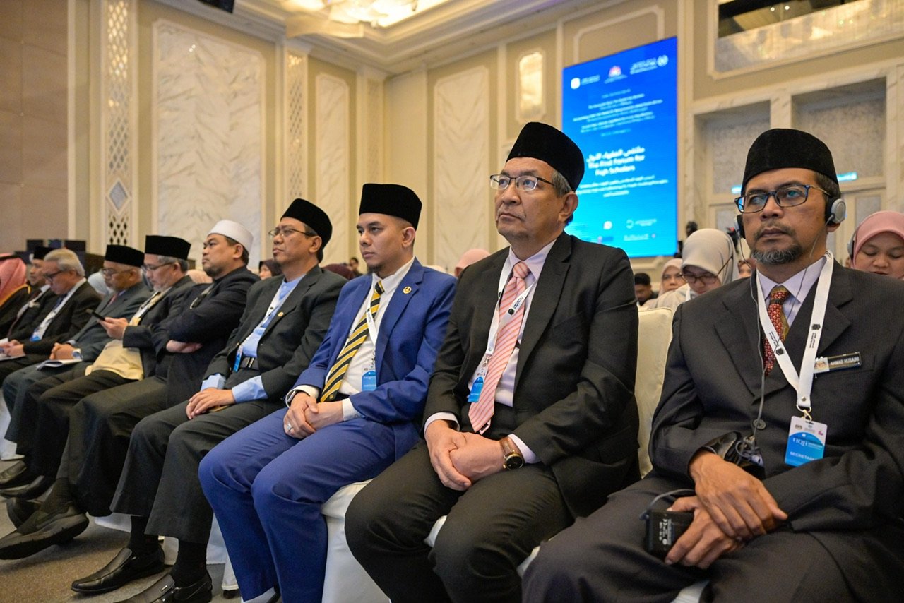 As part of the First Forum for Fiqh Scholars: “Teaching Islamic Fiqh and Cultivating the Faqih: Guiding Principles and Frameworks,” prominent fiqh scholars of the Ummah convene in Malaysia under the umbrella of the Islamic Fiqh Council, affiliated with the Muslim World League. As part of the First Forum for Fiqh Scholars: “Teaching Islamic Fiqh and Cultivating the Faqih: Guiding Principles and Frameworks,” prominent fiqh scholars of the Ummah convene in Malaysia under the umbrella of the Islamic Fiqh Council, affiliated with the Muslim World League.