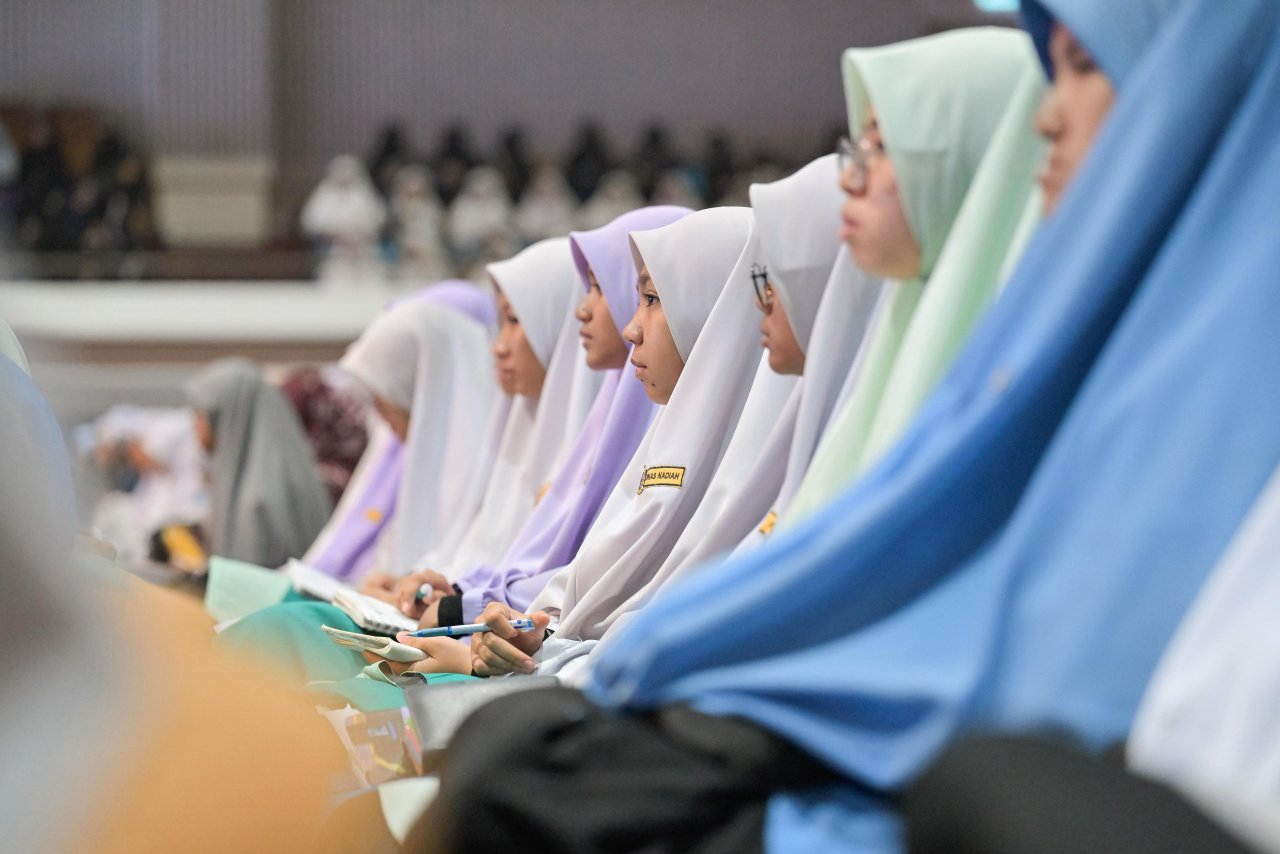 Sekretaris Jenderal Liga Muslim Dunia Menutup Forum Global Pengesahan Ijazah Al-Qur’an Dan Pemberian Penghargaan kepada Para Qari Senior di Negara-negara “ASEAN”