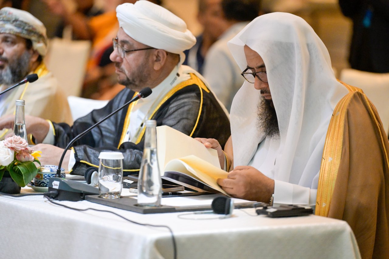This first-of-its-kind collection was prepared by a group of specialized academics and researchers. It compiles the research presented at the First Forum for Fiqh Scholars, organized by the Islamic Fiqh Council of the Muslim World League in Kuala Lumpur