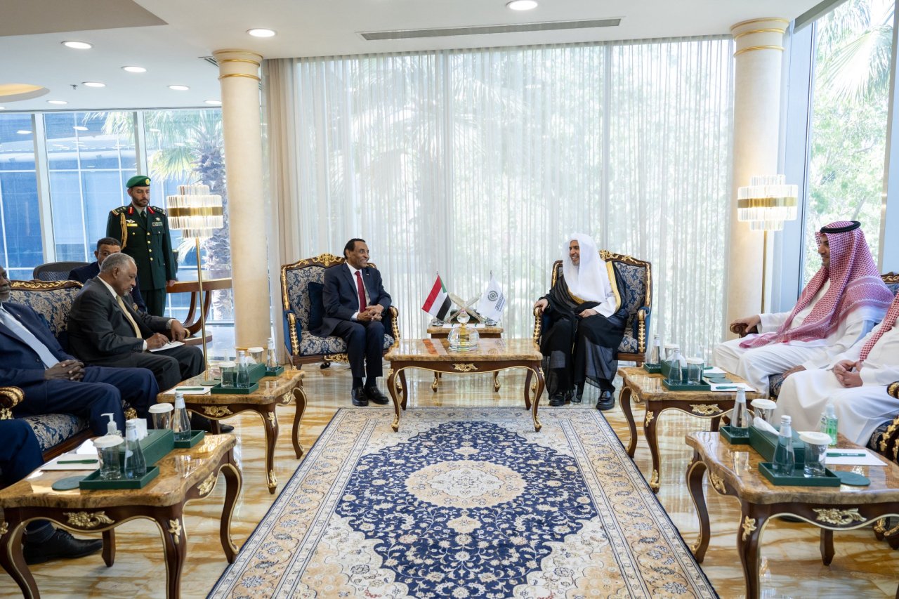 H.E. Sheikh Dr. Mohammed Al-Issa , Secretary-General of the MWL and Chairman of the Organization of Muslim Scholars, met with H.E. Dr. Kamil Idris, Prime Minister of the Republic of Sudan.