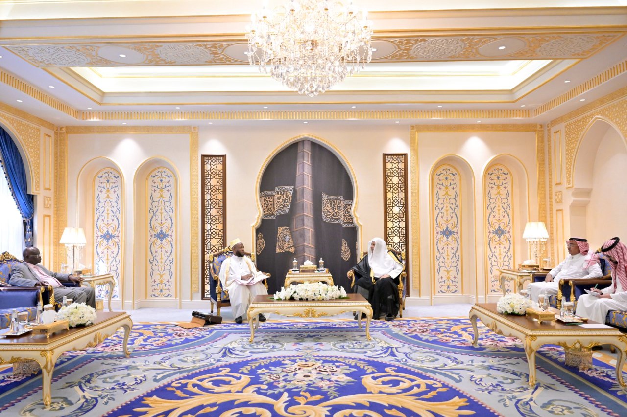 At his office in Makkah, H.E. Sheikh Dr. Mohammed Al-Issa, met wit the Grand Imam for Islamic Affairs and the Grand Mufti of the Republic of Burundih