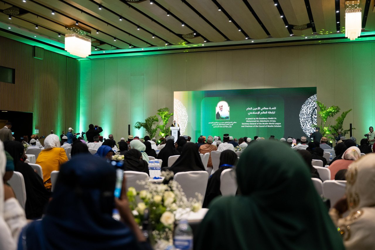 ڈاکٹر محمد  العیسیٰ کی روانڈا میں 70 ہزار حفاظ و حافظاتِ قرآن کریم کی تقریبِ تکمیلِ حفظ میں شرکت