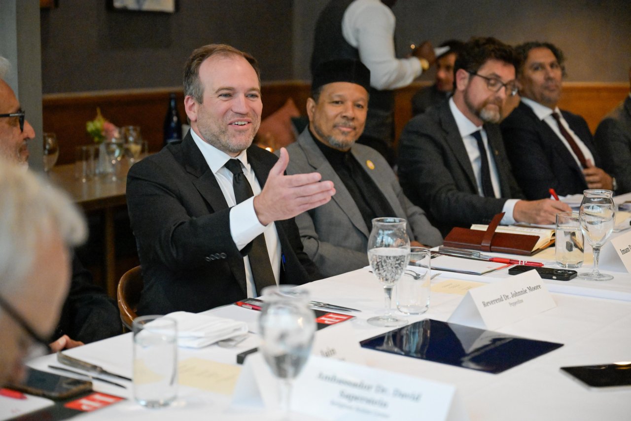 Foreign Policy Magazine Hosts the Secretary-General of the Muslim World League