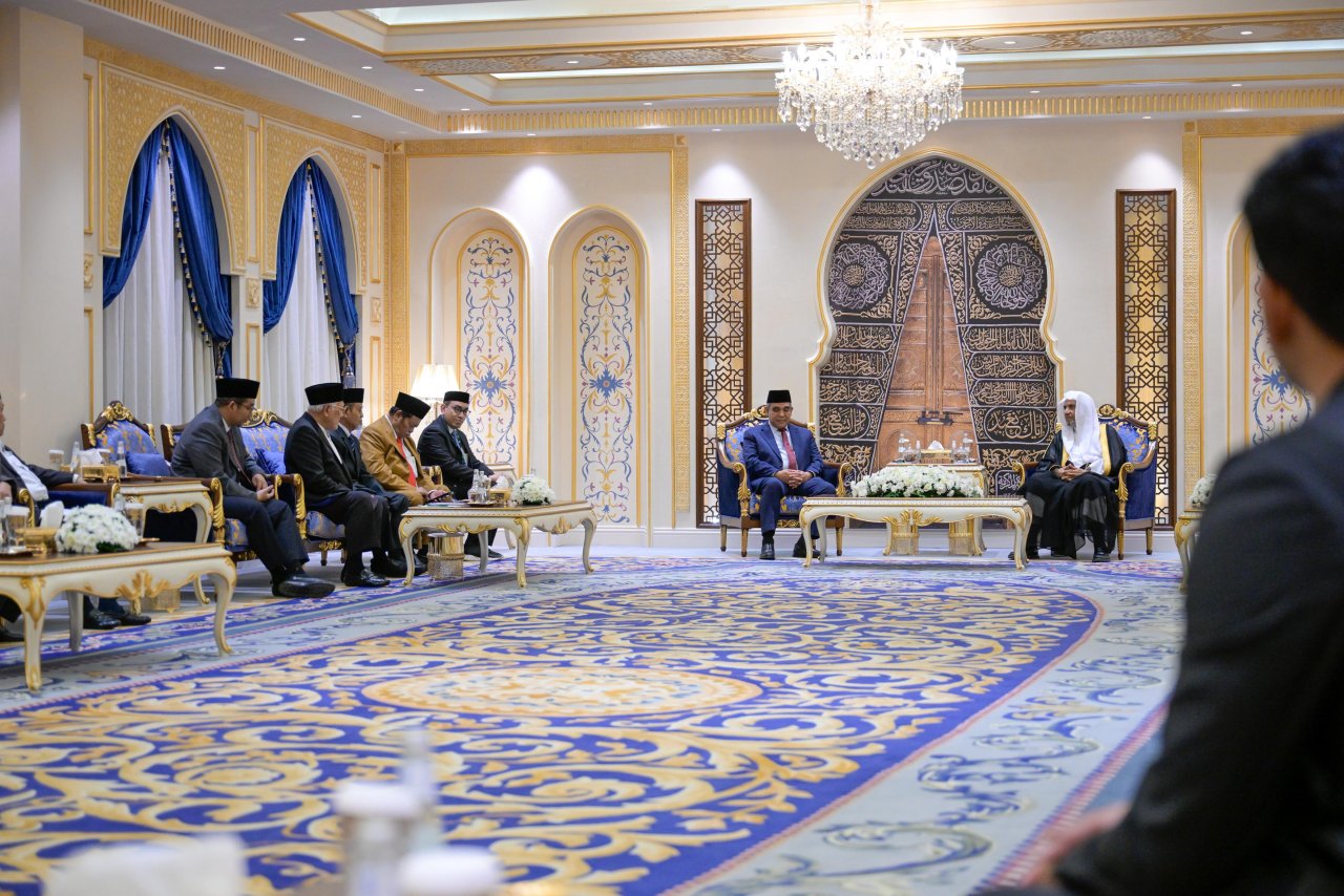 Secretary-General of the Muslim World League Receives Speaker of Indonesia’s People’s Consultative Assembly