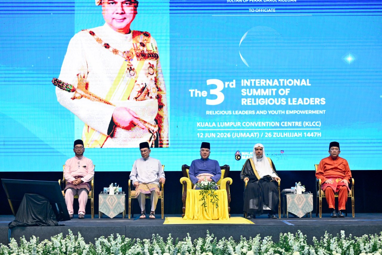 صورٌ من القمة الدولية الثالثة للقيادات الدينية، بمشاركة معالي الأمين العام، رئيس هيئة علماء المسلمين، فضيلة الشيخ د. ⁧‫محمد العيسى‬⁩ ‬⁩ متحدثًا رئيسيًا في حفل الافتتاح