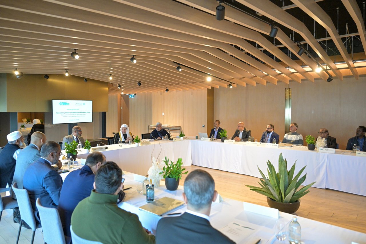 H.E. Sheikh Dr. Mohammed Al-Issa, Secretary-General of the MWL, met at his residence in Auckland, New Zealand, with the senior leadership of the Federation of Islamic Associations of New Zealand