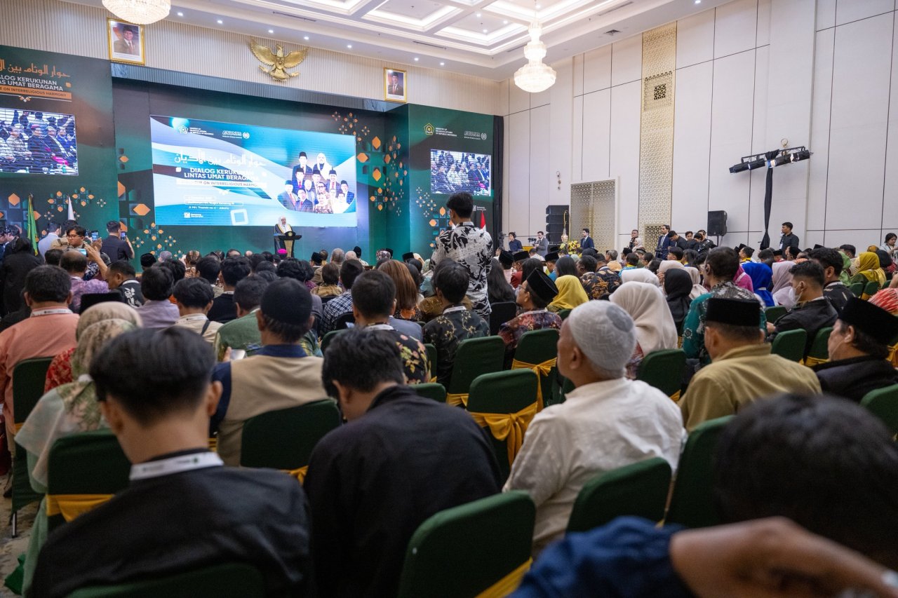 Yang Mulia Syekh Dr. Mohammed Al-Issa, menyampaikan pidato dengan tema “Dialog Antarumat Beragama”
