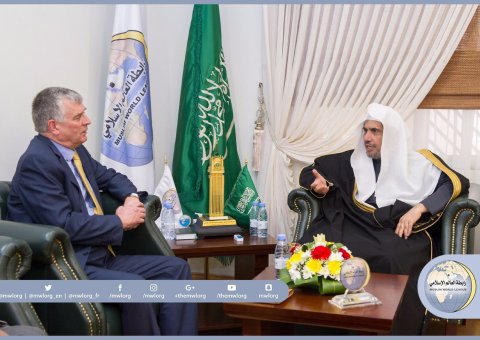 The S.G. received in his office in Riyadh the Irish ambassador to the KSA, Mr. Tony Cotter. They discussed bilateral cooperation.