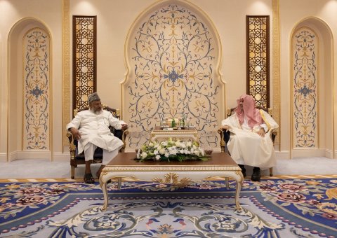 At the MWL’s headquarters in Makkah, His Excellency Sheikh Dr. Mohammed Alissa, the Secretary-General, Chairman of the Organization of Muslim Scholars, meets with Sheikh Dr. Asghar Ali Imam Mahdi Salafi