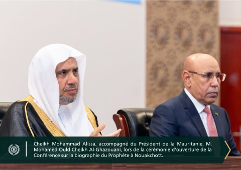 Le Président de la Mauritanie, M. Mohamed Ould Cheikh Al-Ghazouani, accompagné du SG de la LIM et Président de l'Organisation des savants musulmans, cheikh Mohammad Alissa lançant à Nouakchott la Conférence Internationale