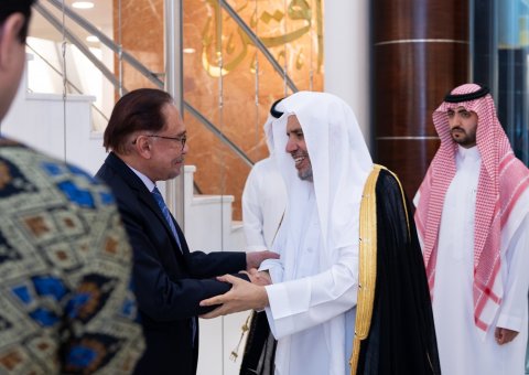 His Excellency Mr. Anwar Ibrahim, the Prime Minister of Malaysia, was received by His Excellency Sheikh Dr. Mohammed Al-Issa, Secretary-General of the MWL and Chairman of the Organization of Muslim Scholars