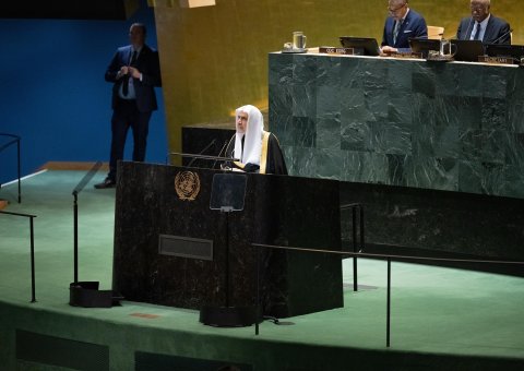  Excellency Sheikh Dr. Mohammed Al-Iissa, arrived today at the United Nations Headquarters in New York, where he delivered the keynote address on behalf of the Muslim peoples