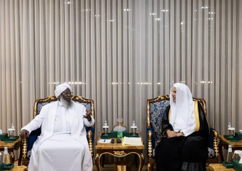 El Secretario general y Presidente de la Comisión de Ulemas, el Sheij Mohammed Al-Issa, recibió al Gran Imán, Presidente del Consejo superior de asuntos islámicos y Presidente del Consejo de sabios de la República de Etiopía