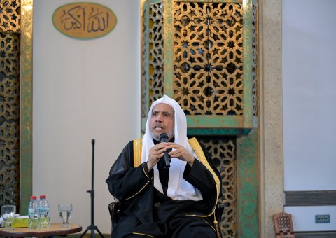 The Islamic Centre in the British capital, London, hosted an extensive meeting between H.E. Sheikh Dr. Mohammed Alissa —Secretary-General of the MWL and Chairman of the Organization of Muslim Scholars—and Islamic leadership figures from across the United Kingdom.