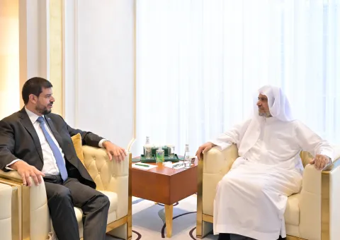el Secretario general, Presidente de la Comisión de Ulemas, Sheij Mohammed Al-Issa recibió al Sr. Pedro Vargas David, Presidente de Euronews.