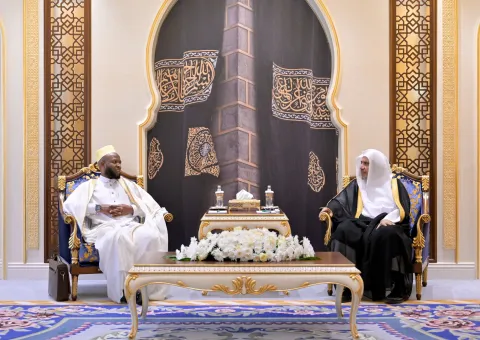 At his office in Makkah, H.E. Sheikh Dr. Mohammed Al-Issa, met wit the Grand Imam for Islamic Affairs and the Grand Mufti of the Republic of Burundih