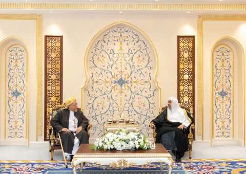 At the headquarters of the Muslim World League (MWL) in Makkah, His Excellency Sheikh Dr. Mohammed Alissa, Secretary-General of the MWL and Chairman of the Organization of Muslim Scholars, welcomed a Thai delegation led by His Eminence Sheikhul Islam Arun