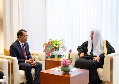 This afternoon at his office in Riyadh, His Excellency Sheikh Dr.  Mohammed Al-issa  met with His Excellency Mr. Ahmed Sareer, the Ambassador of the Republic of Maldives to the Kingdom of Saudi Arabia.