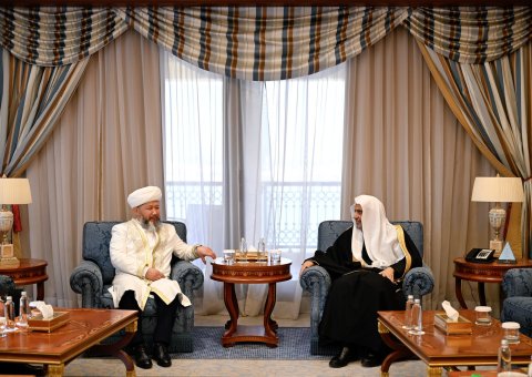 His Excellency Sheikh Dr. Mohammed Al-issa  , Secretary-General of the Muslim World Leaguemet with His Eminence Sheikh Nauryzbai Kazhy Taganuly, the General Mufti and Grand Imam of the Republic of Kazakhstan, and the accompanying delegation in Jeddah.