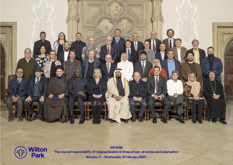 Au nom du Secrétaire général, Président de l’Organisation des savants musulmans, Mohammed Al-Issa, le Secrétaire général adjoint, cheikh Abdulrahman AlZaid, représente la Ligueislamiquemondiale lors du dialogue mondial sur le rôle et la responsabilité des