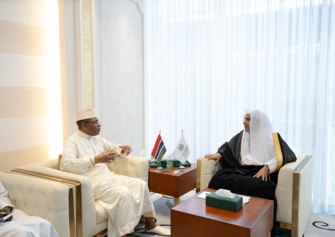 Le Secrétaire général, Président de l’Organisation des savants musulmans, le cheikh Mohammed Alissa, a reçu l’Ambassadeur de la République de Gambie auprès du Royaume d’Arabie saoudite
