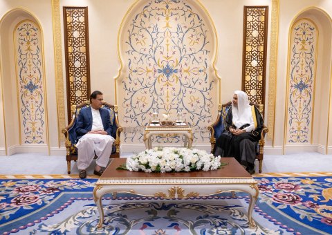 Ce soir, à La Mecque, le Secrétaire général et Président de l’Organisation des savants musulmans, cheikh Mohammed Alissa a rencontré le Président du Parlement pakistanais, M. Sardar Ayaz Sadiq.