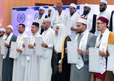 Les certifications coraniques avec une chaîne de transmission continue jusqu’à notre Prophète (paix sur lui) constituent un immense honneur dont est fière la Ligueislamiquemondiale qui s’emploie à transmettre aux enfants de la communauté