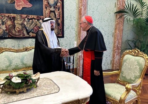 Après avoir participé aux funérailles, au vu de la considération de la Ligue dans le monde islamique et de ses relations privilégiées avec le Vatican :