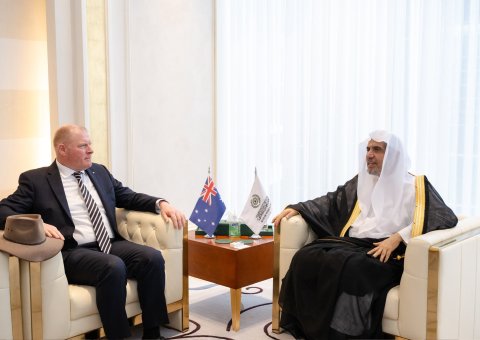 Le Secrétaire général et Président de la L’Organisation des savants musulmans, cheikh Mohammed Al-Issa , a reçu aujourd’hui à Riyad, l’Ambassadeur d’Australie auprès du Royaume d’Arabie saoudite, M. Mark Donovan.