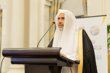 ‏معالي الشيخ د. ⁧‫محمد العيسى‬⁩ في افتتاح ندوة "خدمة الوحيين": (نتعبد الله تعالى بخدمة الكتاب والسنة، وسبيلنا لذلك التَّعَلُّم والتعليم والعمل والبذل مع الاجتهاد والمُتابعة والتقويم)